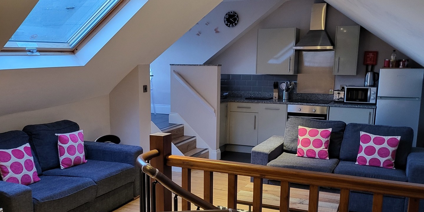 Harrogate Lifestyle offers stylish two bedroom one bathroom apartment for up to 4 people with double or twin bed set up facility. For Bookings Call now - 01423 568820
