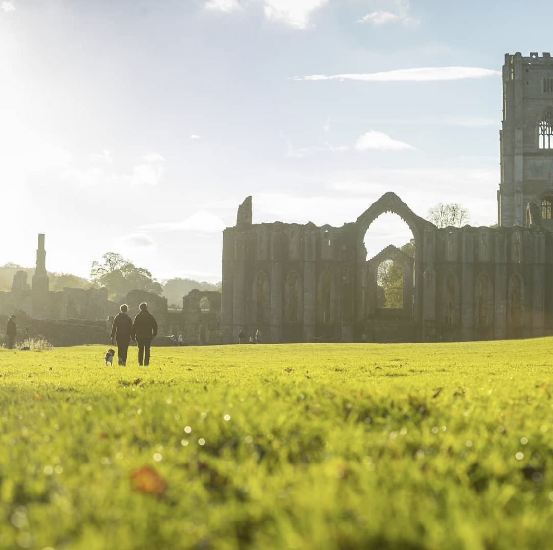 FOUNTAINS ABBEY AND STUDLEY ROYAL